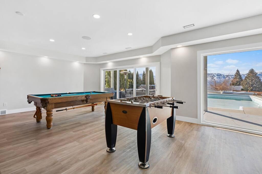 Luxurious 5 Bedroom House With Pool & Sauna West Kelowna Exterior foto
