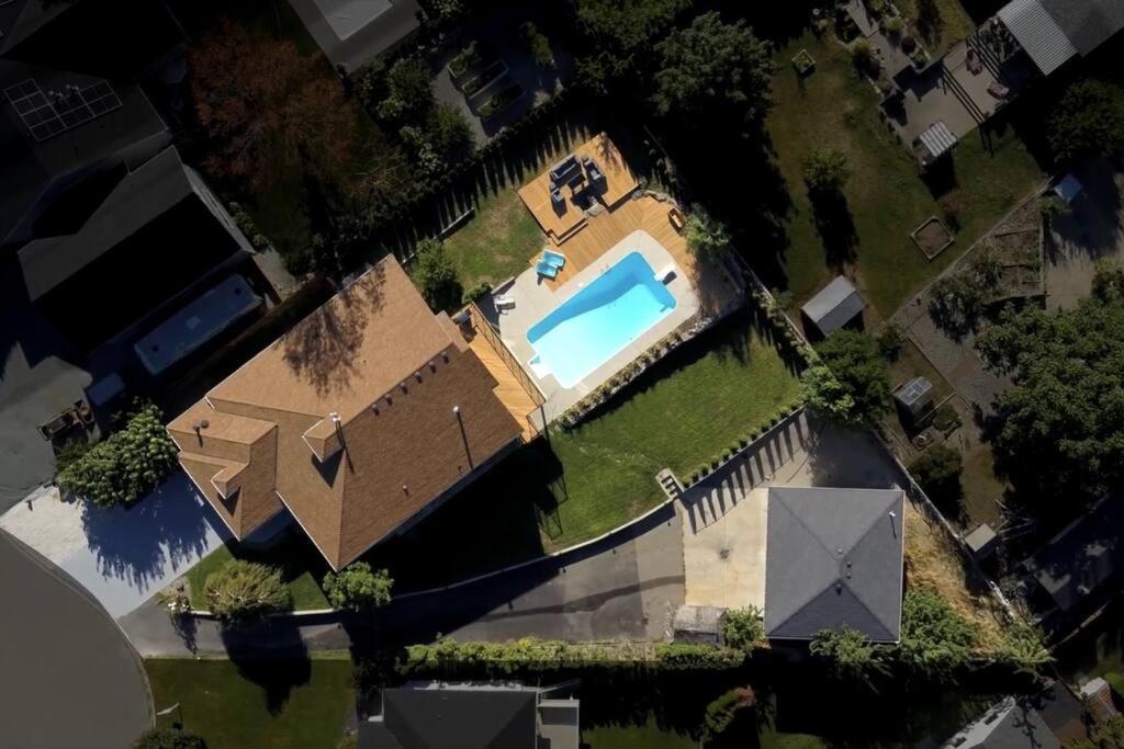 Luxurious 5 Bedroom House With Pool & Sauna West Kelowna Exterior foto