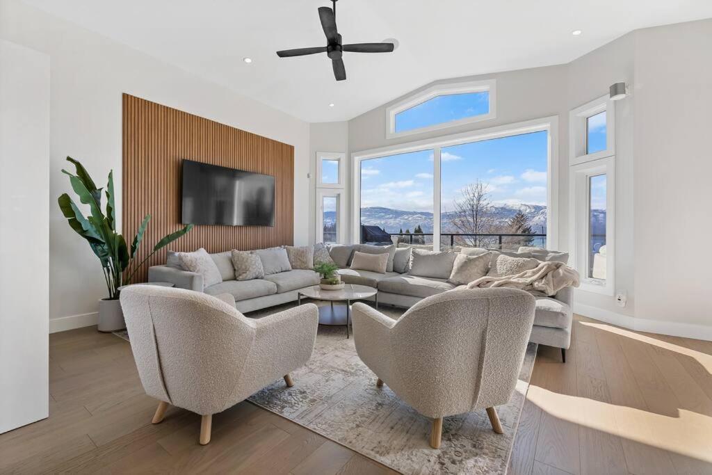 Luxurious 5 Bedroom House With Pool & Sauna West Kelowna Exterior foto