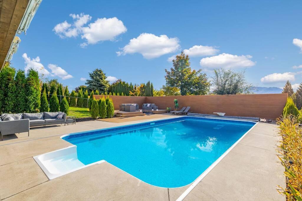 Luxurious 5 Bedroom House With Pool & Sauna West Kelowna Exterior foto