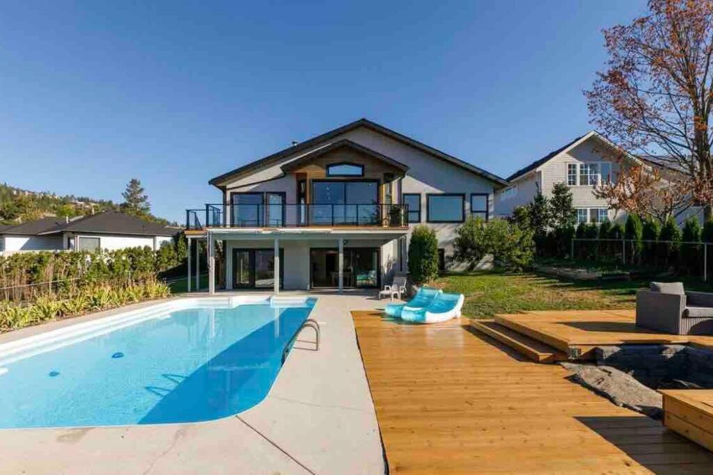 Luxurious 5 Bedroom House With Pool & Sauna West Kelowna Exterior foto