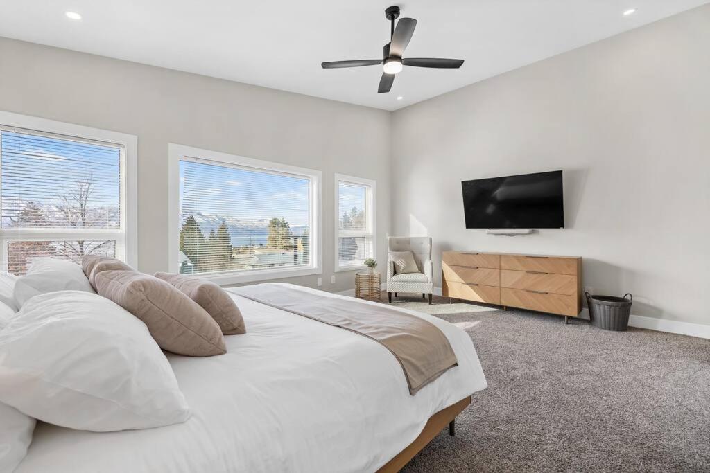 Luxurious 5 Bedroom House With Pool & Sauna West Kelowna Exterior foto