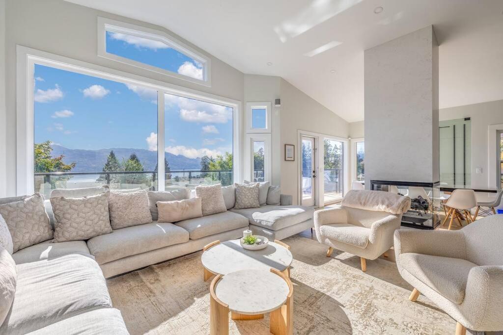 Luxurious 5 Bedroom House With Pool & Sauna West Kelowna Exterior foto