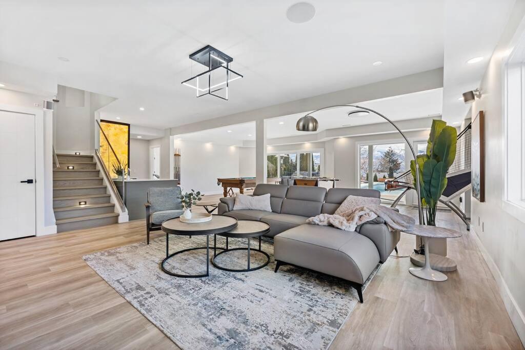 Luxurious 5 Bedroom House With Pool & Sauna West Kelowna Exterior foto