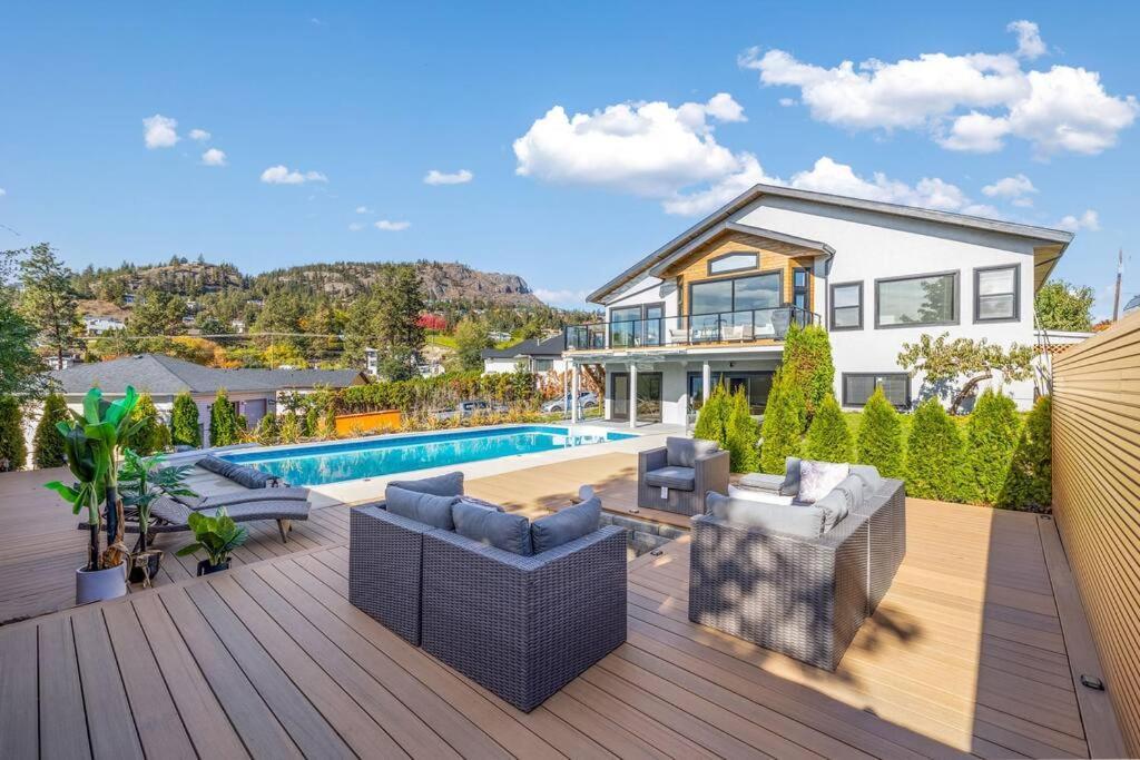 Luxurious 5 Bedroom House With Pool & Sauna West Kelowna Exterior foto