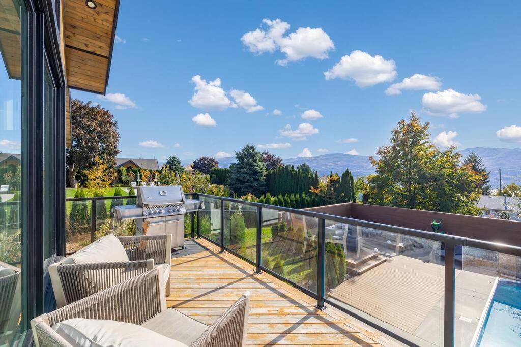 Luxurious 5 Bedroom House With Pool & Sauna West Kelowna Exterior foto